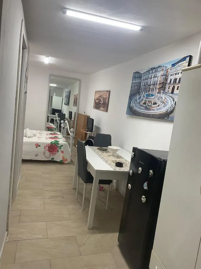 Holiday House Del Teatro Apartment Palermo 0*,